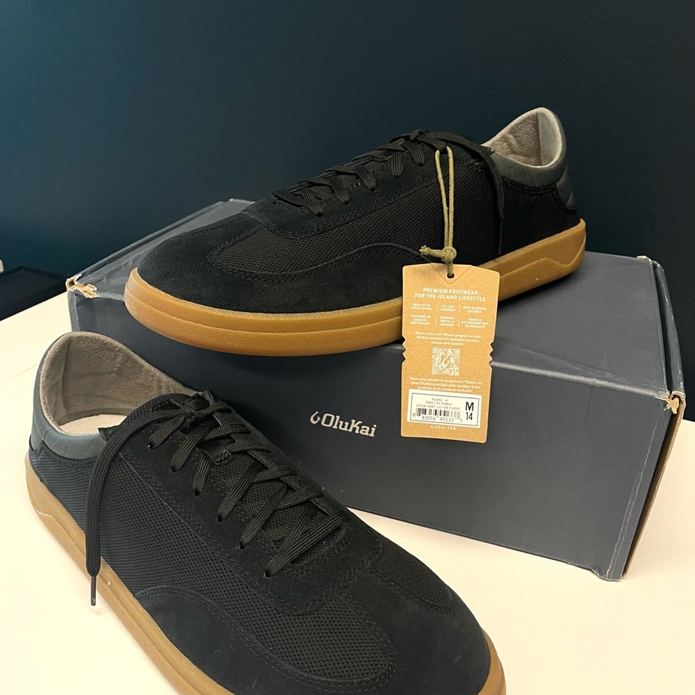 OluKai Men's Black and Tan Sneakers